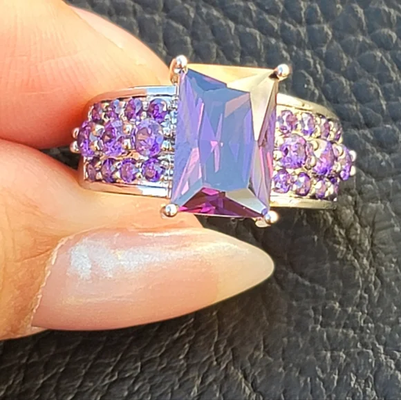 Purple Emerald Cut Glass Ring - Vintage, Estate - Size 8.5 - Picture 3 of 7